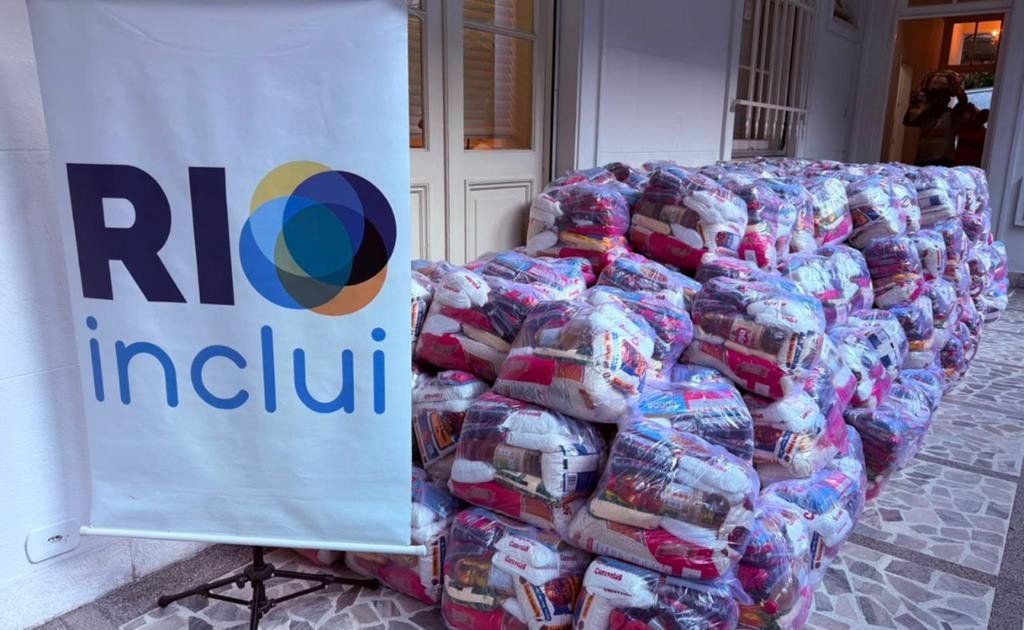Conferência de Mulheres Evangélicas entrega mais de 7 toneladas de alimentos não perecíveis em parceria com a RIOinclui